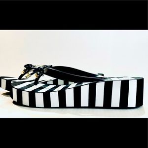 AUTHENTIC BRAND NEW KATE SPADE Black White Striped Rhett Wedge Flip Flop, SZ 10